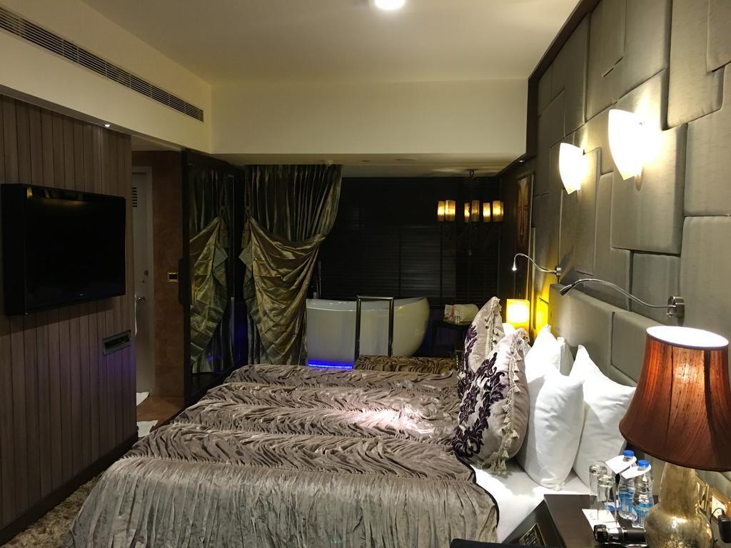 Radisson Blu Hotel Mbd Ludhiana Bagian luar foto