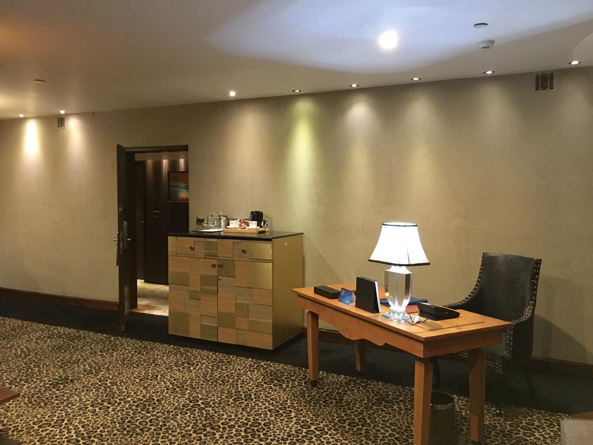 Radisson Blu Hotel Mbd Ludhiana Bagian luar foto