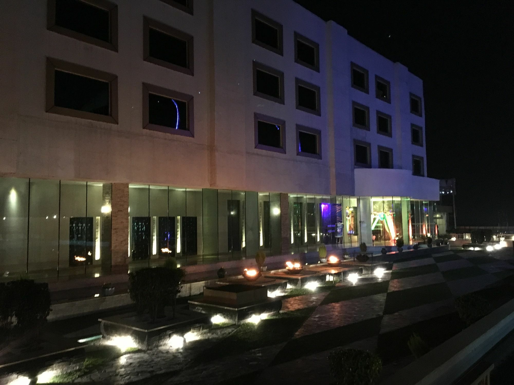 Radisson Blu Hotel Mbd Ludhiana Bagian luar foto
